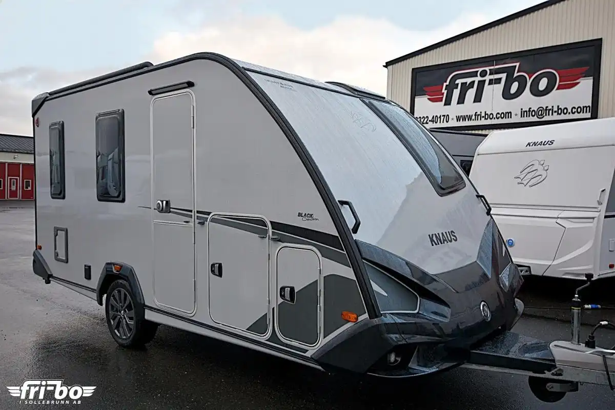 Knaus 480 QL Sport & Fun Black Selection — Dubbelsäng