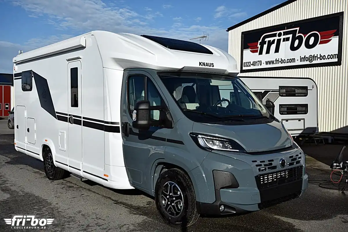 Knaus 700 MEG L!VE WAVE Platinum Selection — Halvintegrerad
