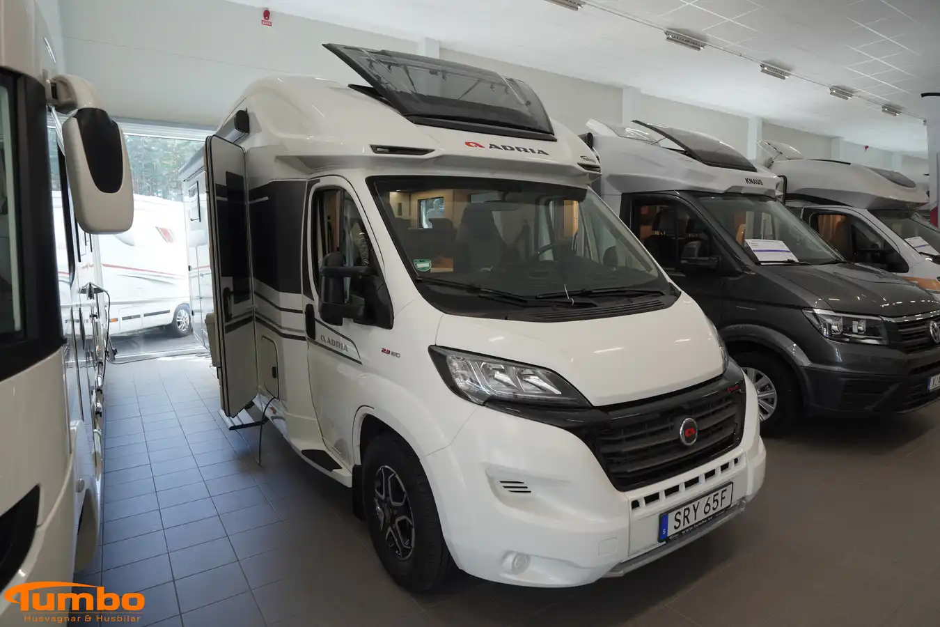 Adria - MATRIX 670 SL — Halvintegrerad med taksäng