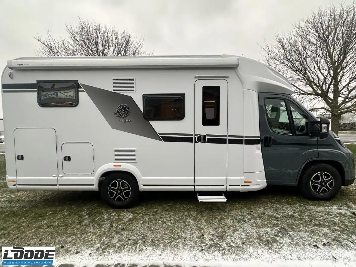 Knaus L!VE WAVE PLATINUM SELECTION 650 MEG — Halvintegrerad med taksäng