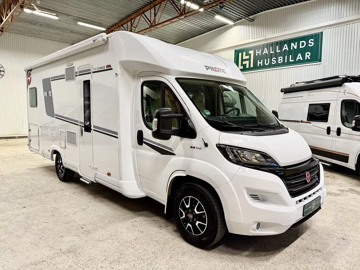 Pilote P740 GJ — Halvintegrerad