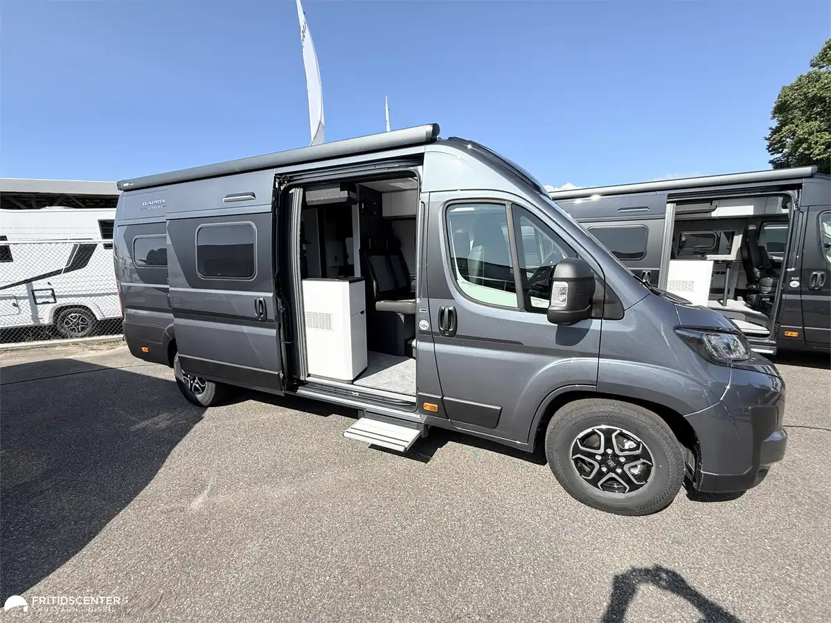 Adria TWIN SUPREME 640 SLB — Plåtis