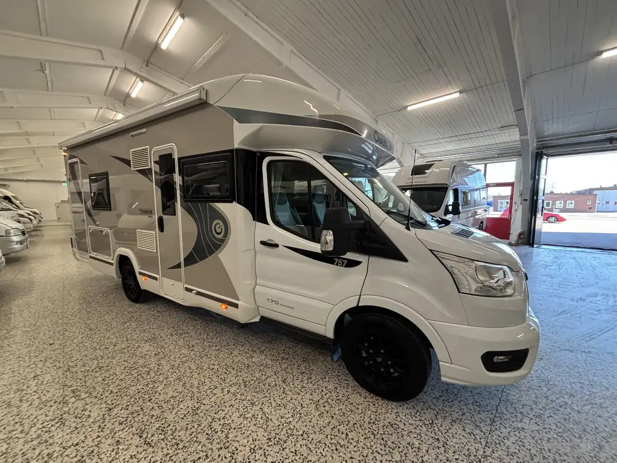 Chausson 757 — Halvintegrerad