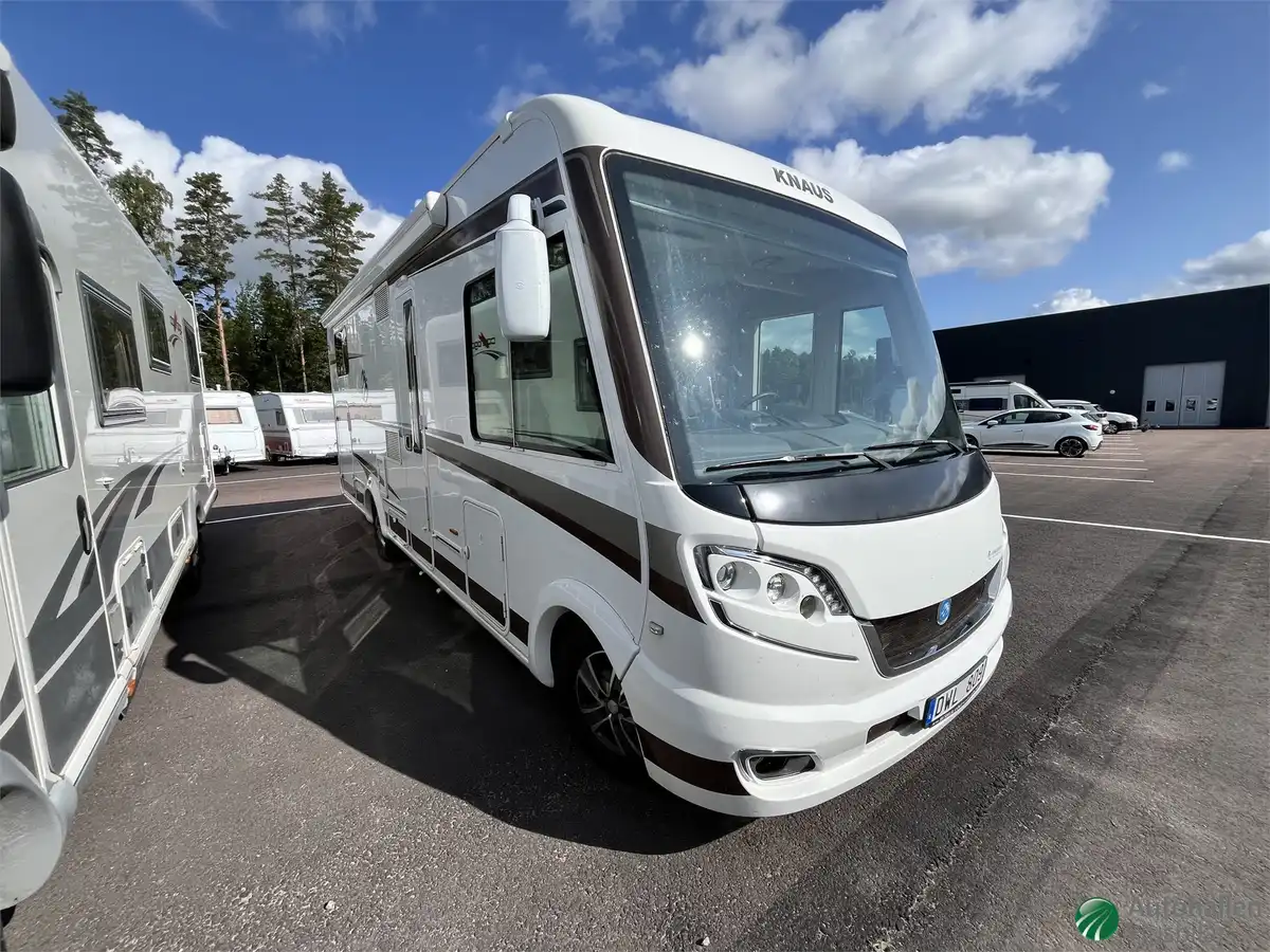 Knaus 700 Sky — Helintegrerad