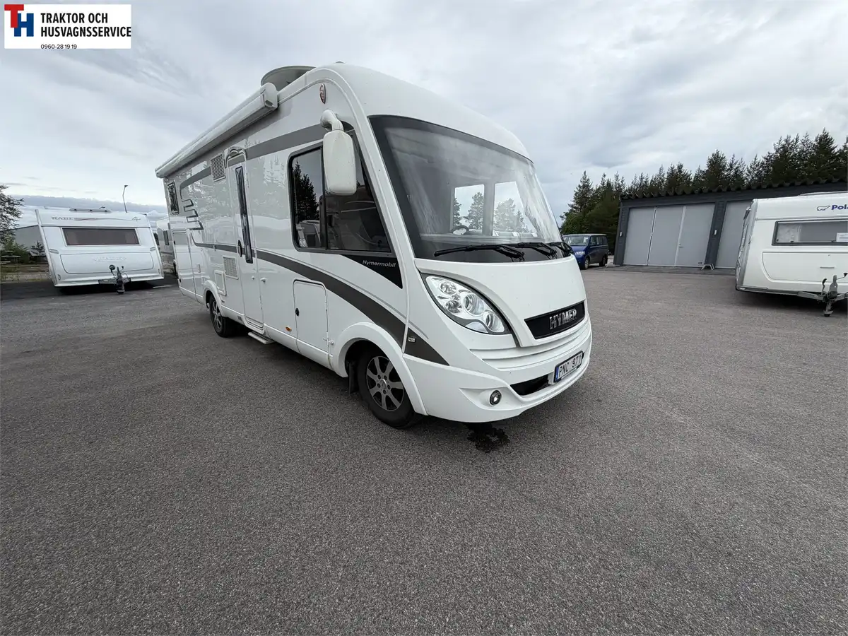 Hymer B 678 med — Helintegrerad