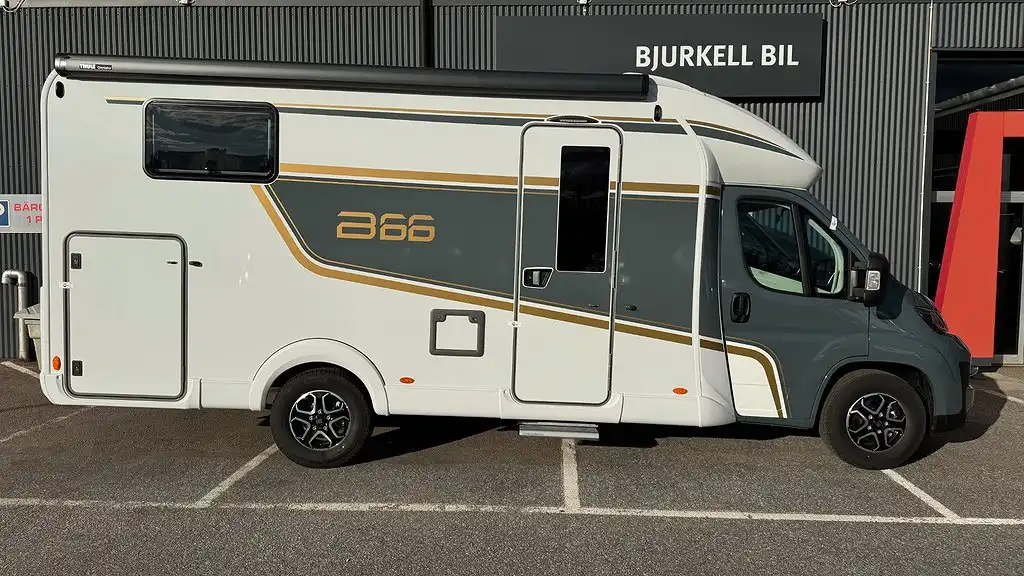 Bürstner B66 TD 690 — Halvintegrerad