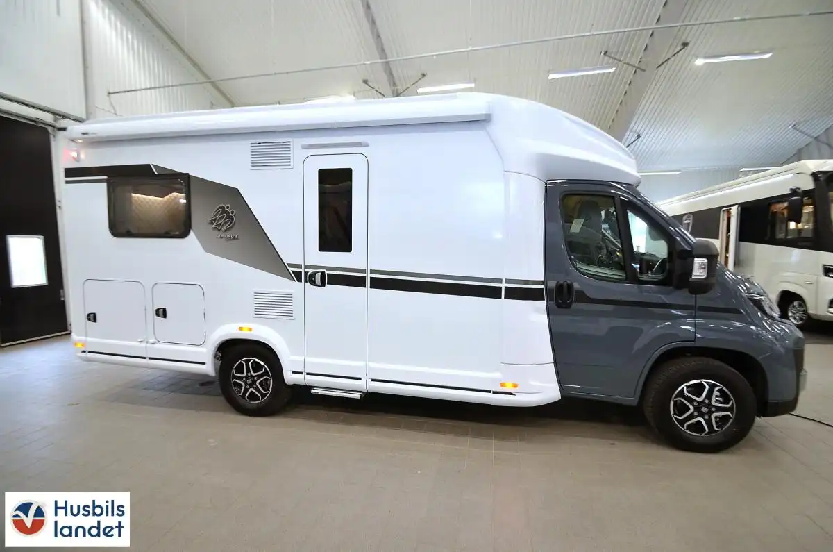 Knaus L!VE WAVE PLATINUM SELECTION 650 MF — Halvintegrerad med taksäng