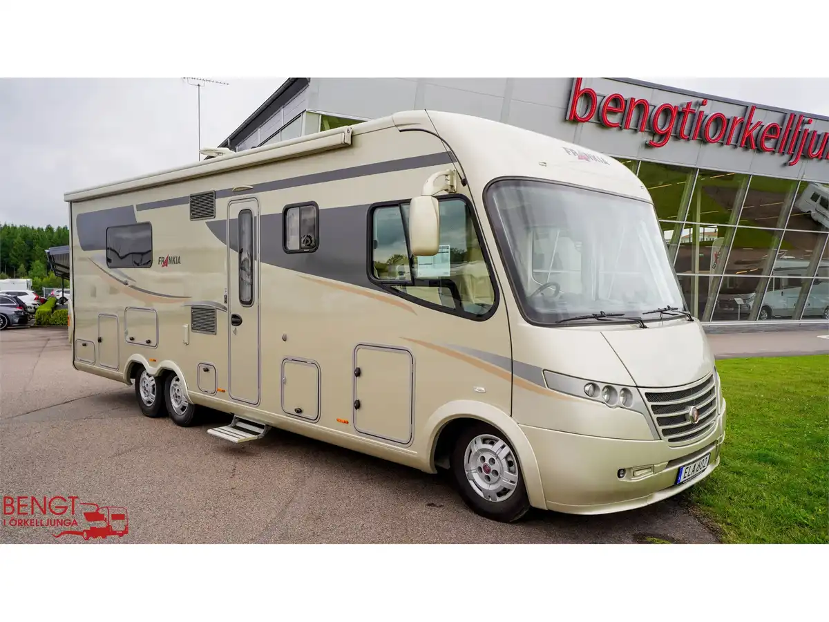 Frankia Luxury I 840 — Helintegrerad
