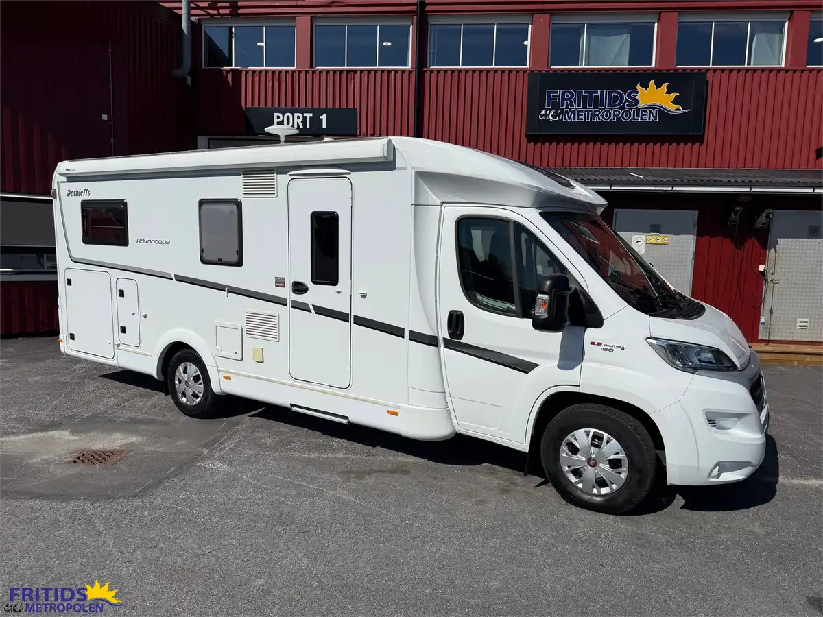 Dethleffs T 7051 Advantage — Halvintegrerad