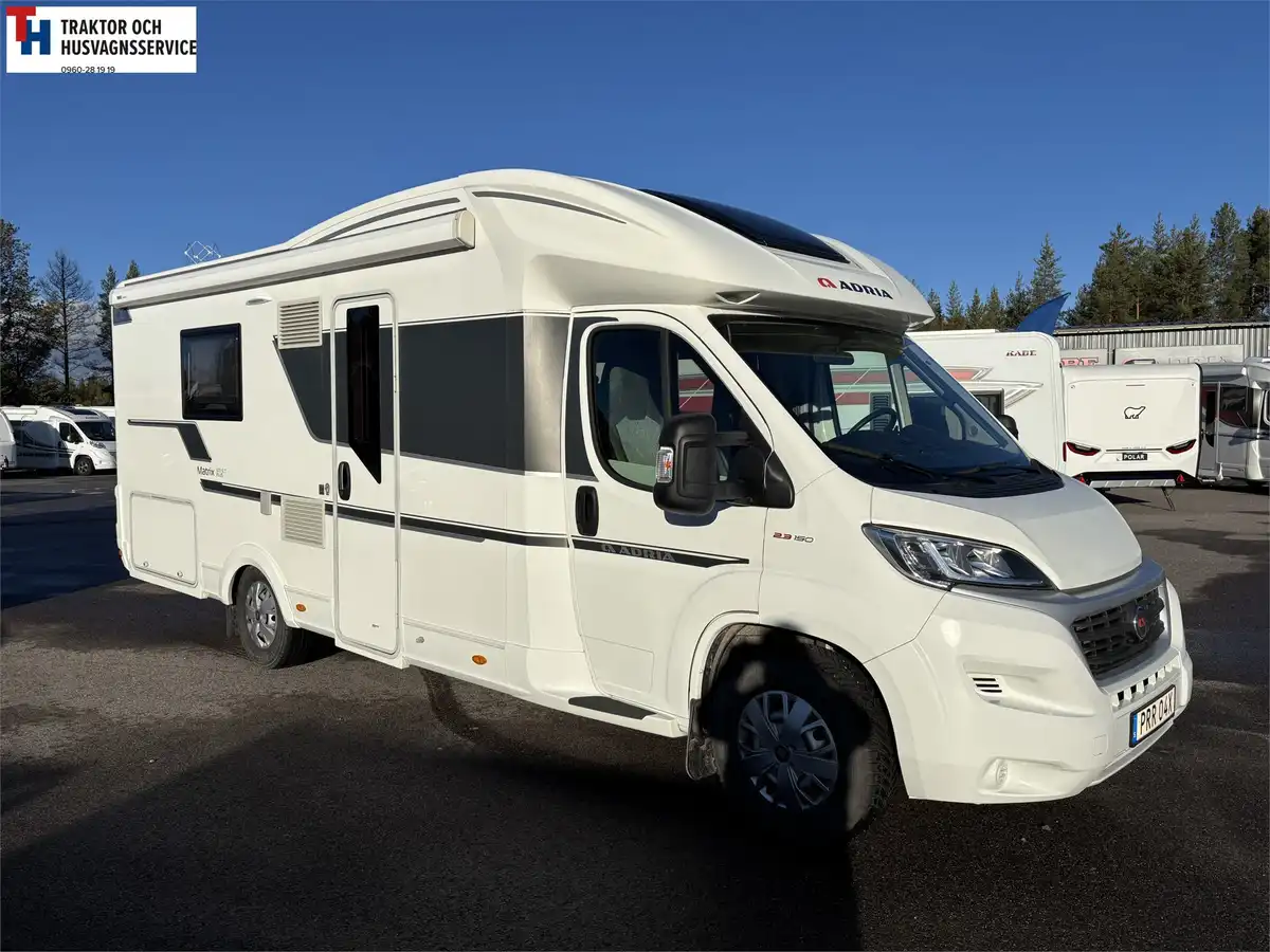 Adria MATRIX 670 SLT — Halvintegrerad
