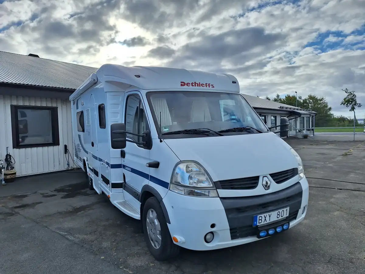 Dethleffs Esprit RT 7094 — Halvintegrerad