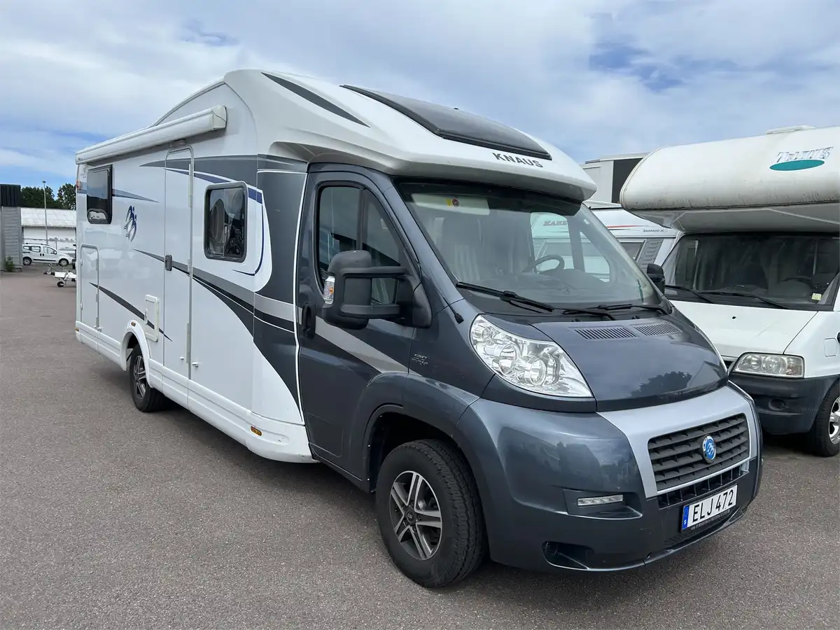 Knaus Sky Wave — Halvintegrerad