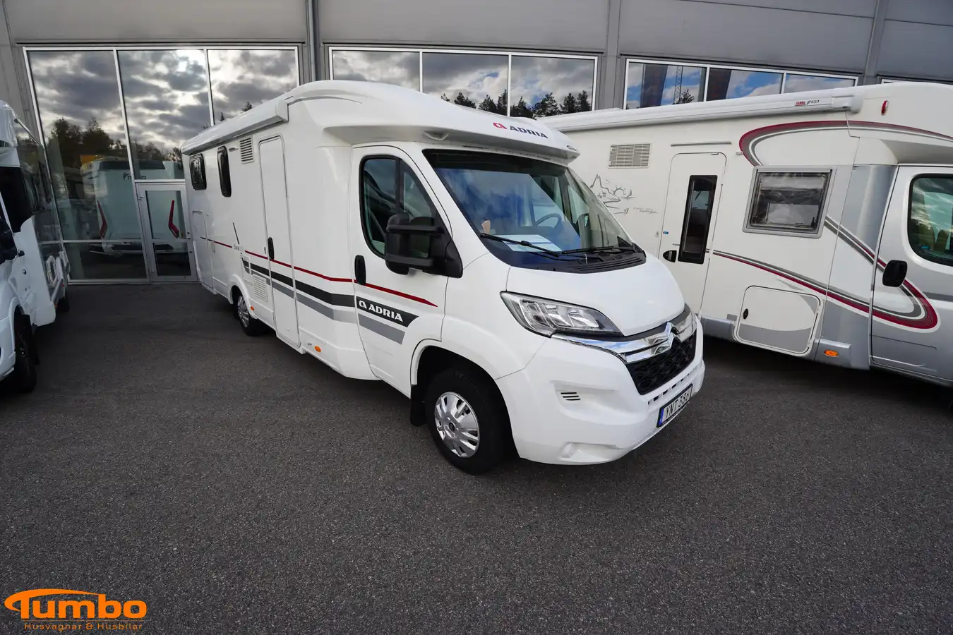Adria - CORAL S 670SL, 2xAC, Solcell — Halvintegrerad