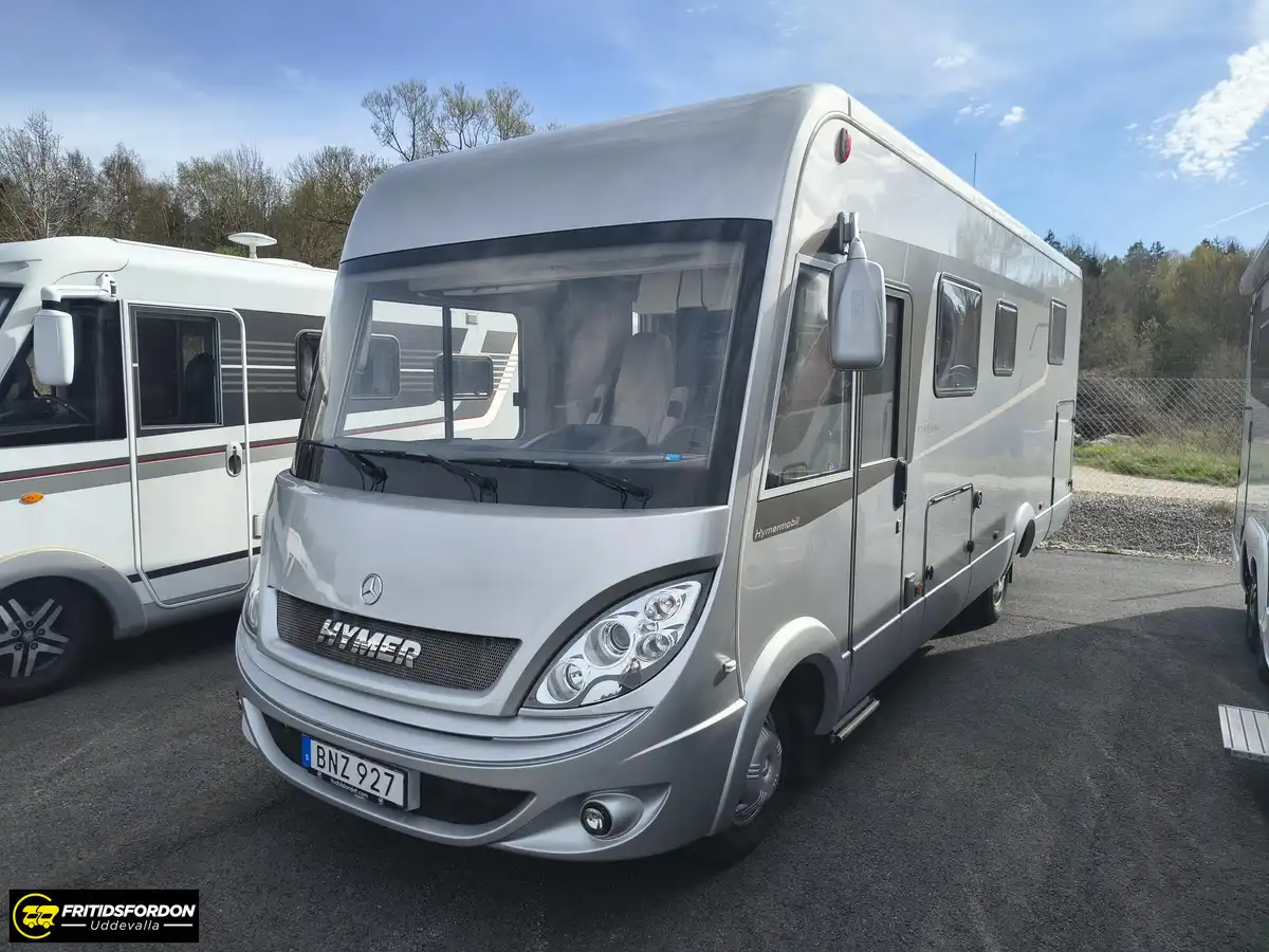 Hymer B 690 — Helintegrerad