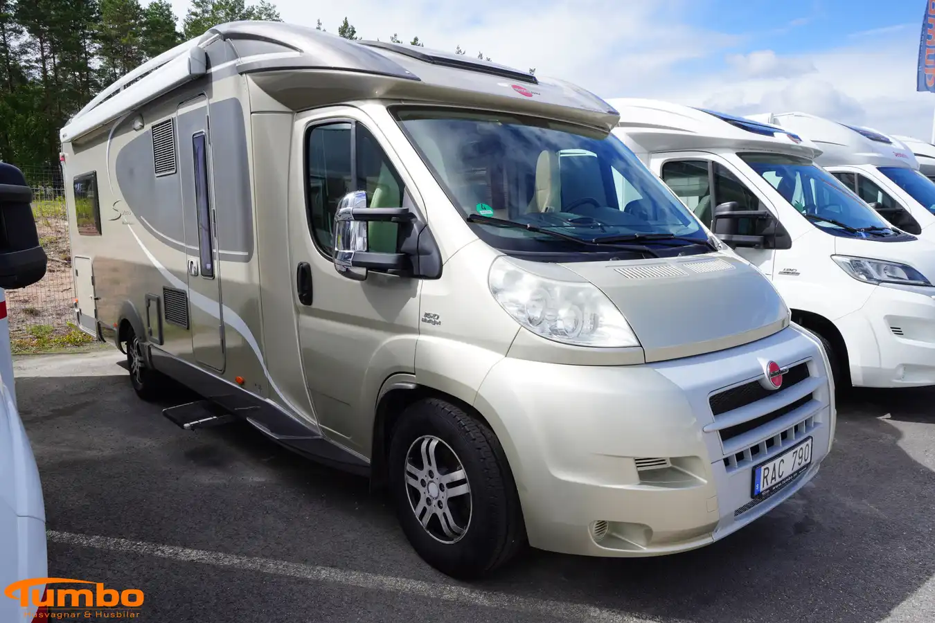 Bürstner - T729, kamkedja, 2xAC — Halvintegrerad