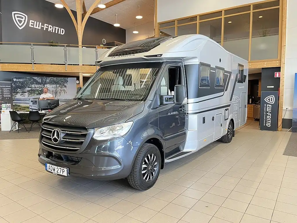 Adria CORAL SUPREME MB 670 DC — Halvintegrerad