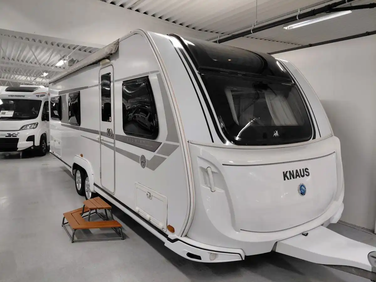 Knaus SCANDINAVIAN SELECTION 650 UDF — Dubbelsäng