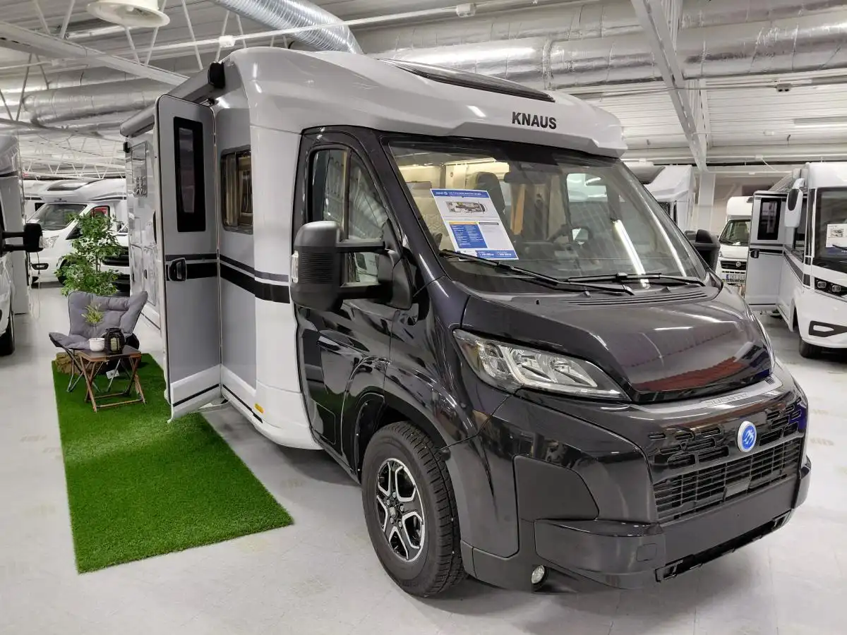 Knaus L!VE TI PLATINUM SELECTION 700 MEG — Halvintegrerad