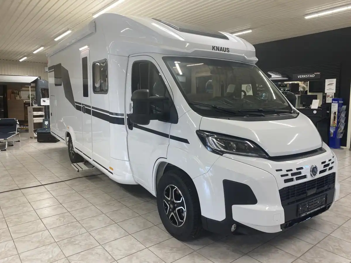 Knaus Live Wave 700 LX Platinum Selection " — Halvintegrerad