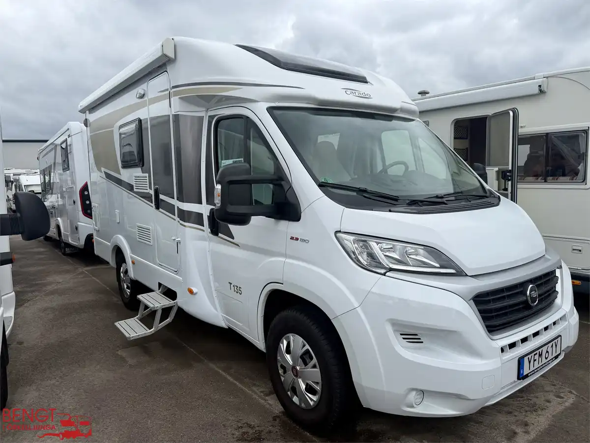 Capron Carado T 135 — Halvintegrerad