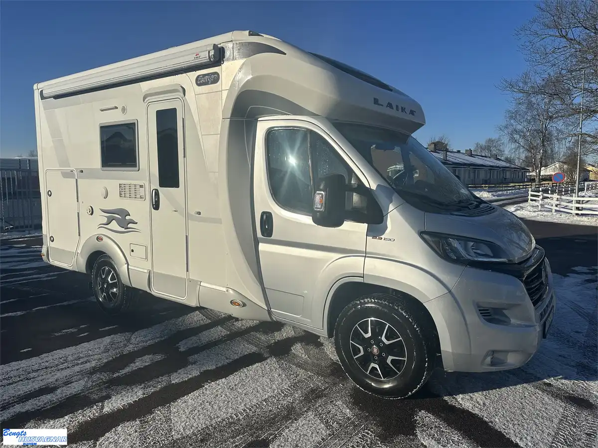 Laika ECOVIP 305 — Halvintegrerad med taksäng