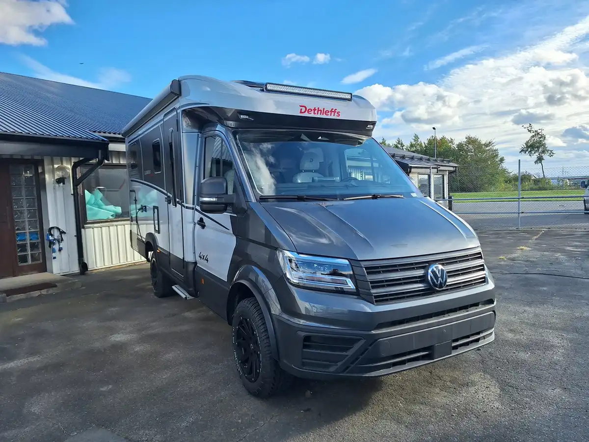 Dethleffs Globebus Performance T46 4x4 — Halvintegrerad