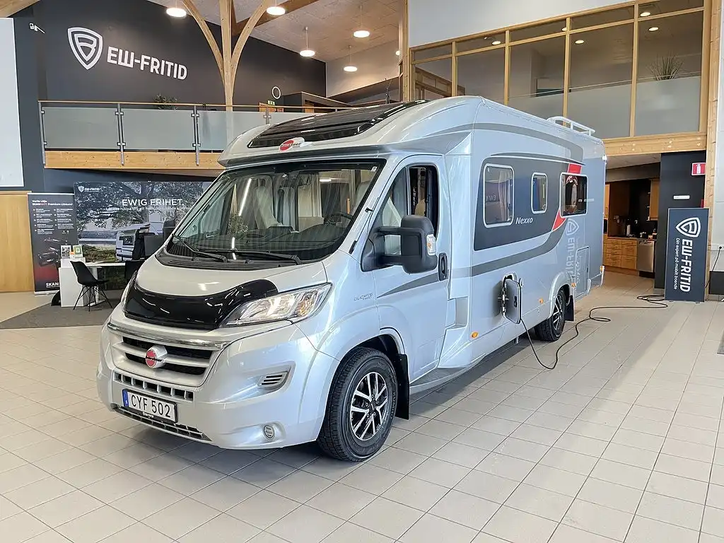 Bürstner NEXXO 720 — Halvintegrerad