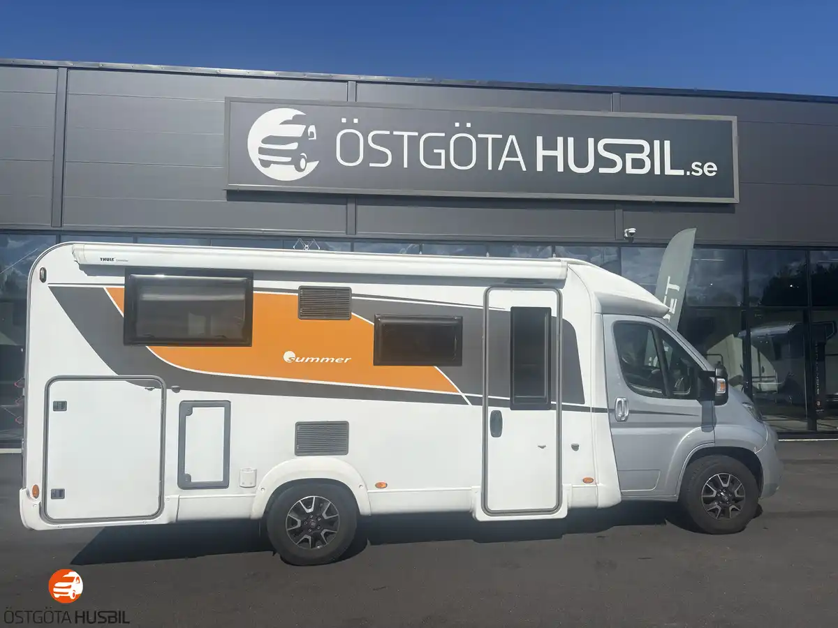 Bürstner 690 — Halvintegrerad