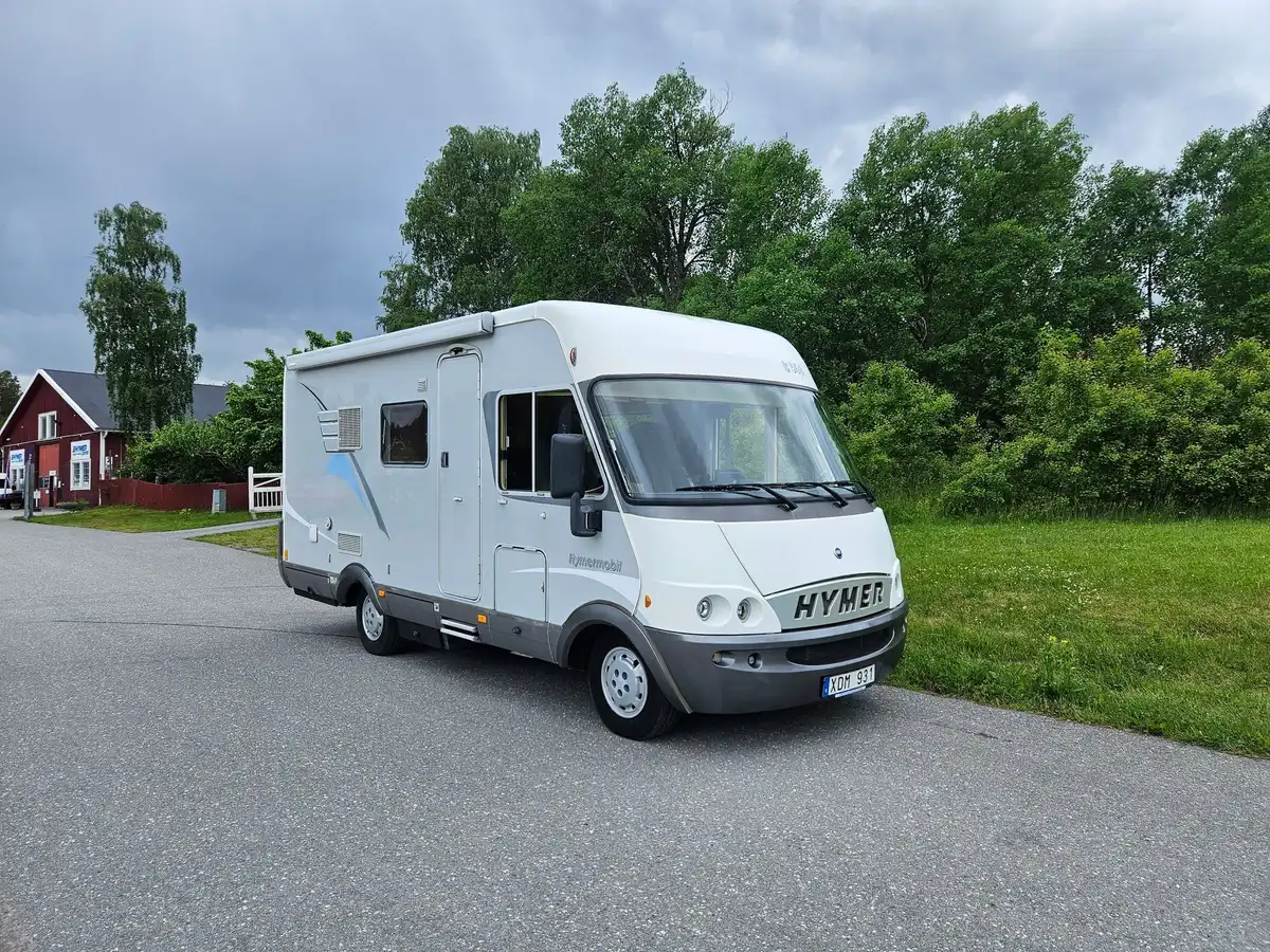 HYMER B 564 — Helintegrerad