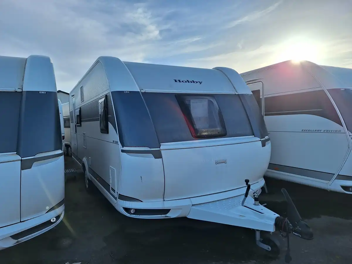 Hobby De Luxe 560 KMFe — Husvagn