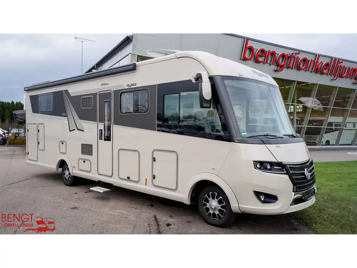 Frankia 8400 QD Platin Mercedes — Helintegrerad