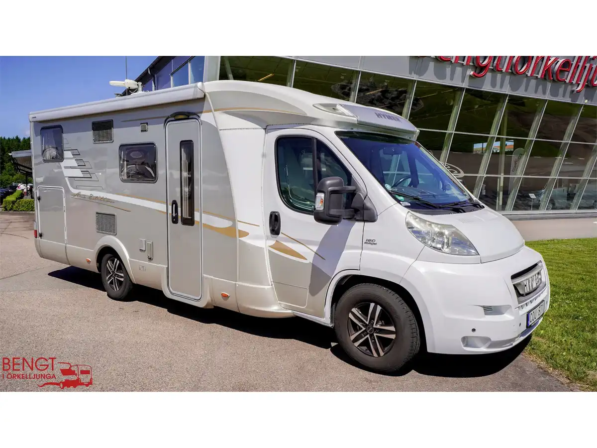 Hymer T 674 SL — Halvintegrerad