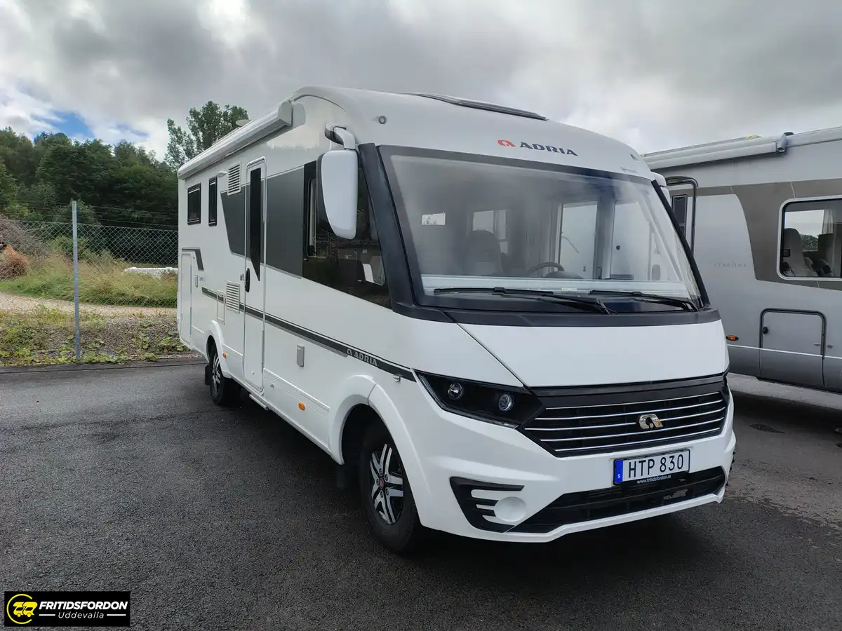 Adria SONIC I 700 SL — Helintegrerad