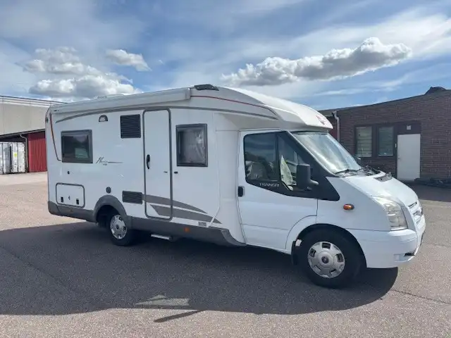 Bürstner Nexxo T 660 — Halvintegrerad