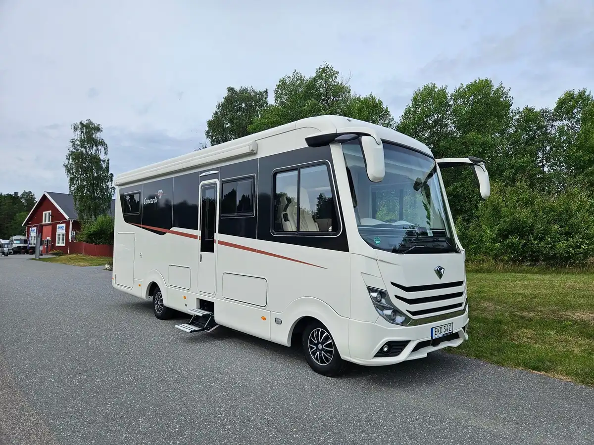 Concorde Carver 850 L — Helintegrerad