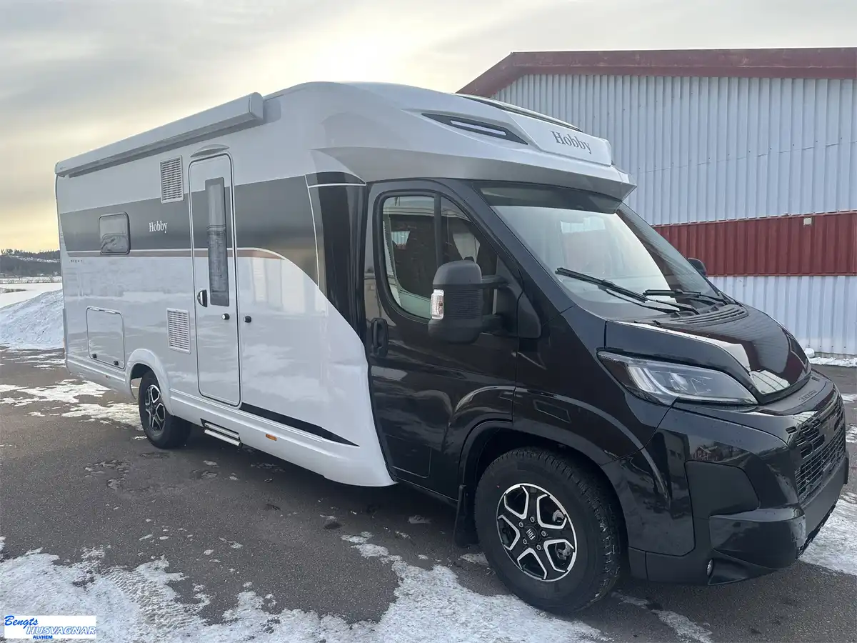 Hobby MAXIA T 740 WE — Halvintegrerad