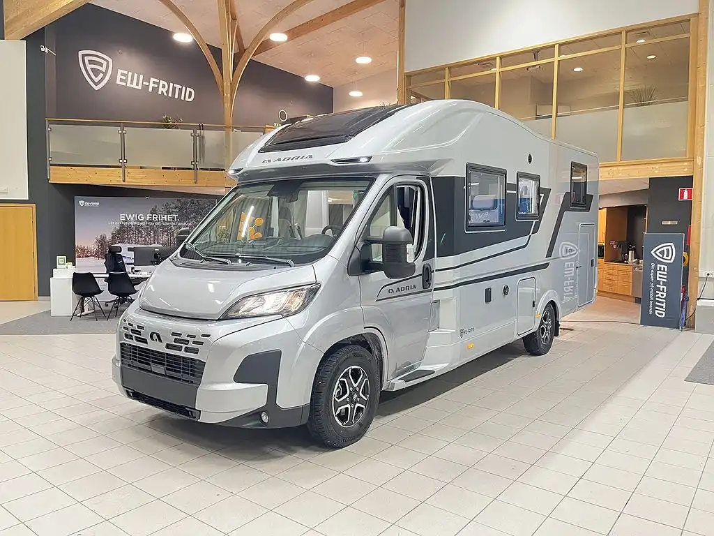 Adria MATRIX SUPREME 670 SL — Halvintegrerad
