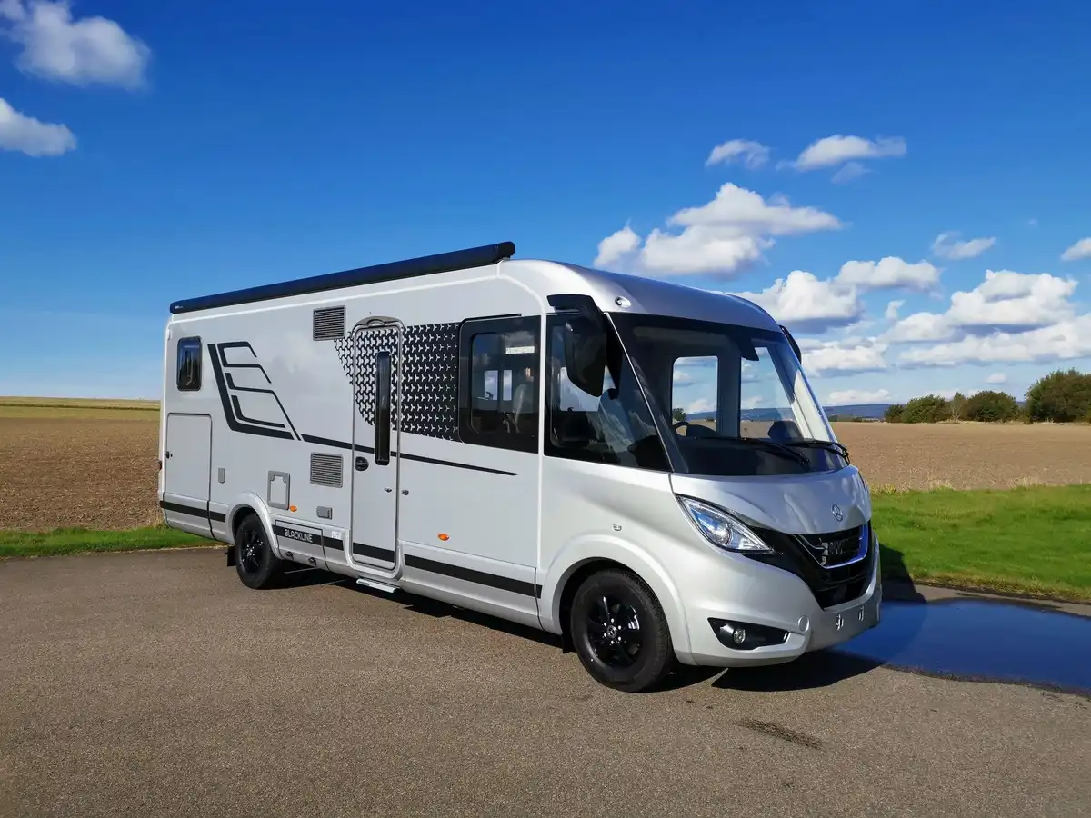 HYMER Masterline I 780 Blackline — Helintegrerad