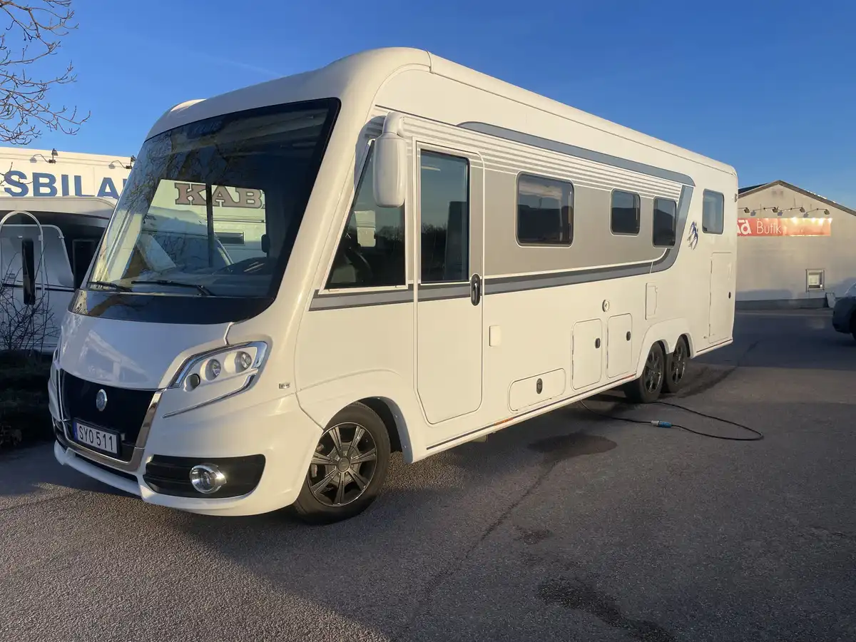Knaus 900 leg — Helintegrerad