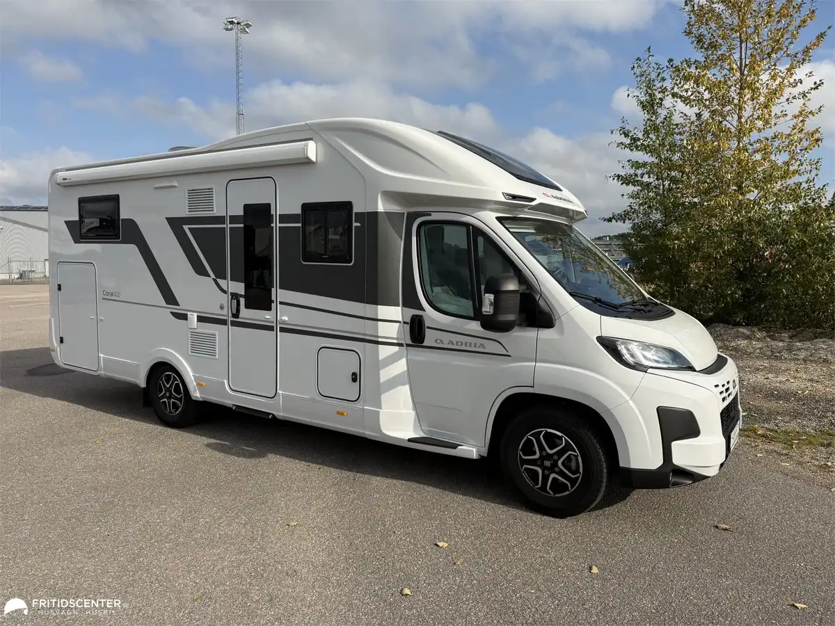 Adria CORAL PLUS 670 DL — Halvintegrerad