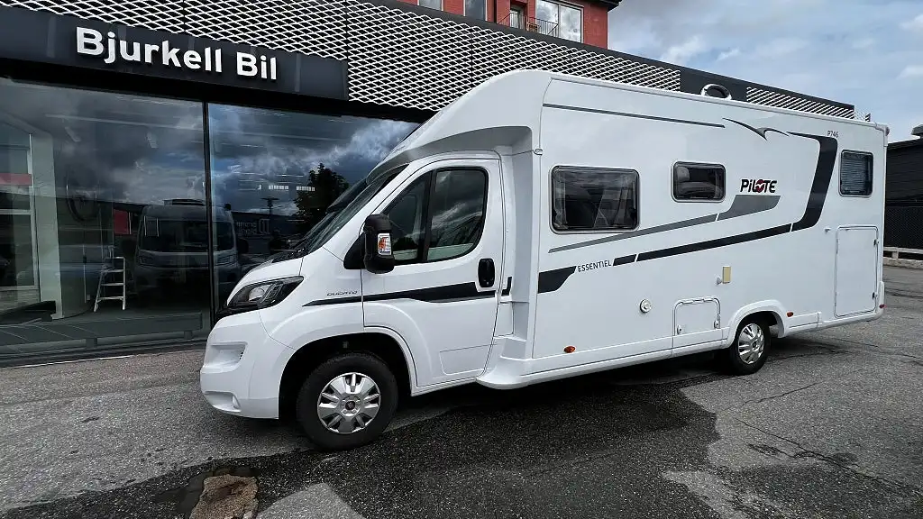 Pilote P746GJ — Halvintegrerad