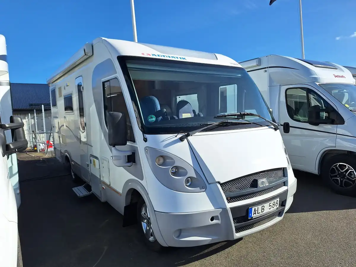 Adria Vision 707 SG — Helintegrerad
