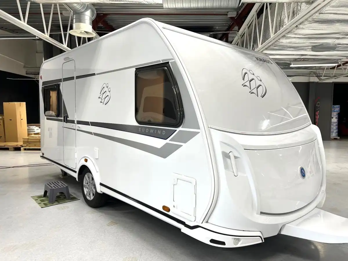Knaus Südwind 450 FU — Husvagn