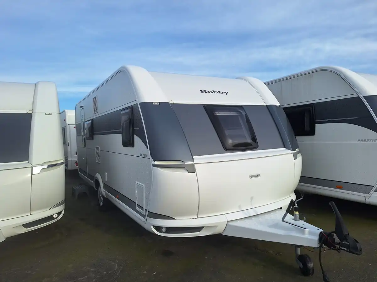 Hobby De Luxe 560 KMFe — Husvagn