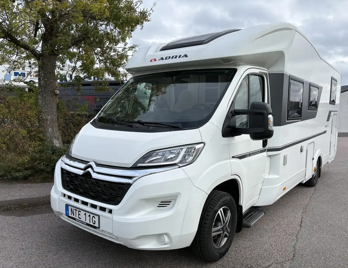 Adria CORAL S 670SL — Halvintegrerad