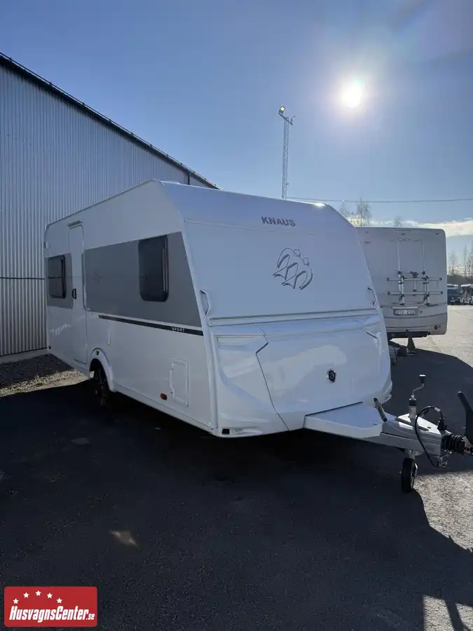 Knaus Sport 450 FU — Fransk säng