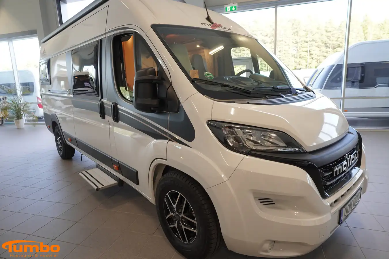 Malibu - 640 LE RB first class–two rooms Solcell Takfläkt — Plåtis