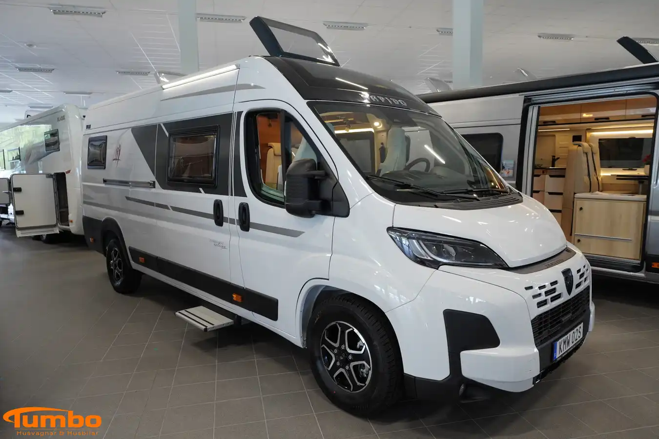 Rapido - V68 Långbädd 140hk Automat 4250kg Dieselpanna — Plåtis