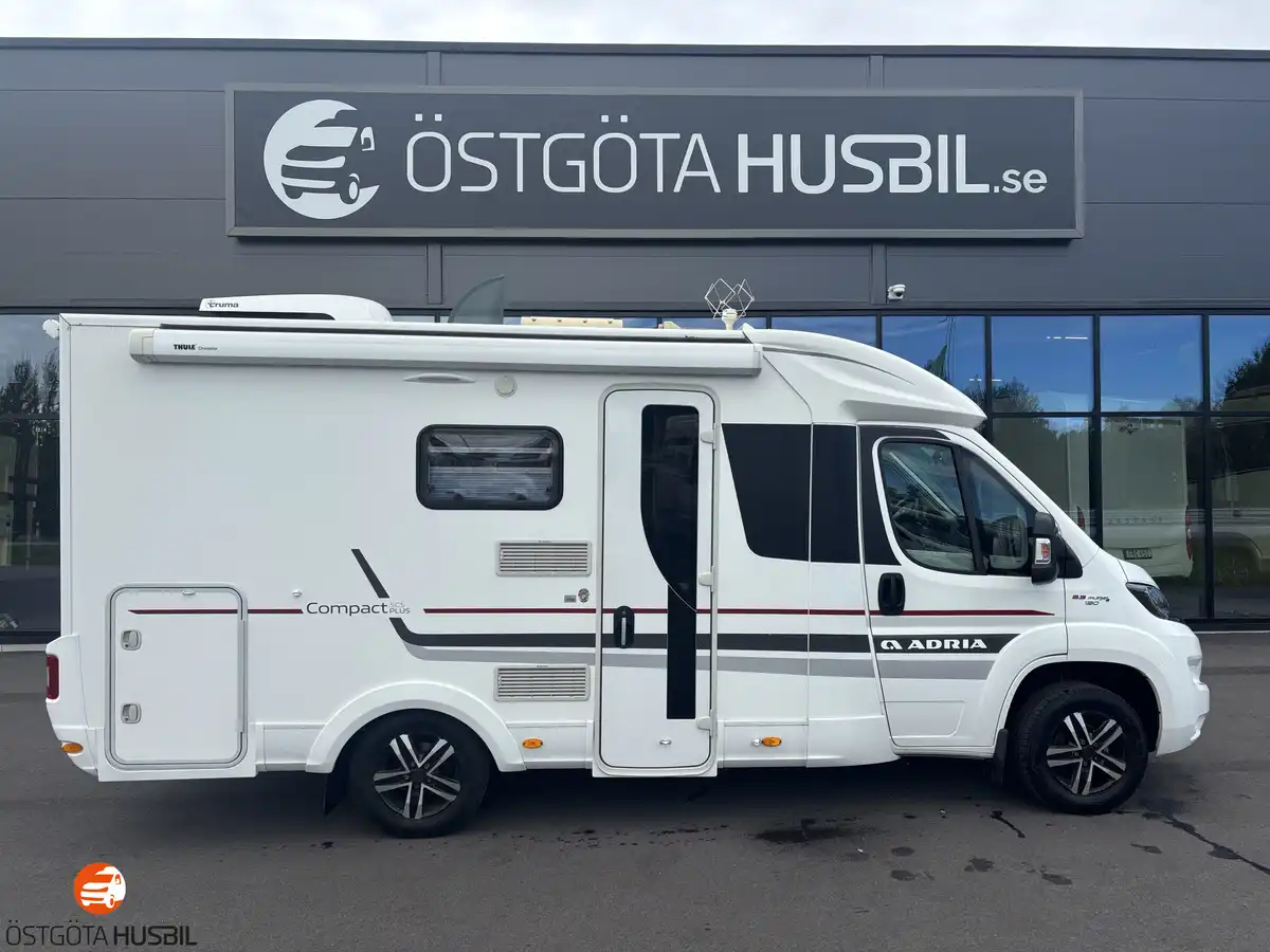 Adria COMPACT SCS — Halvintegrerad