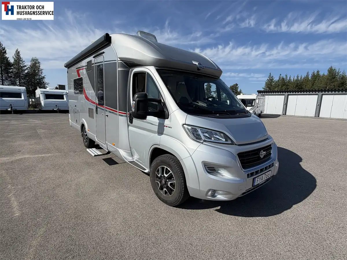 Bürstner ixeo 7204 — Halvintegrerad